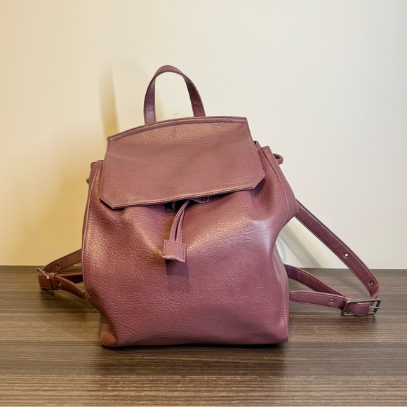 Matt & Nat | Burgundy/Plum vegas leather small Backpack adjustable straps magnet - Picture 1 of 5